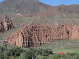 Горы в ущелье Боом по дороге в Иссык-куль.