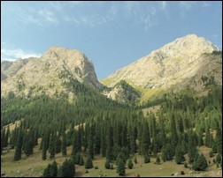 Водопад Слезы барса, вид с дороги